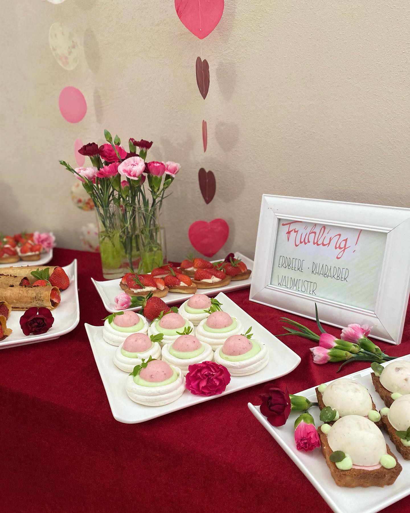 Bio Tortenmanufaktur Tortenbaer Hochzeit Sweet Table Bio Konditorei Frühling